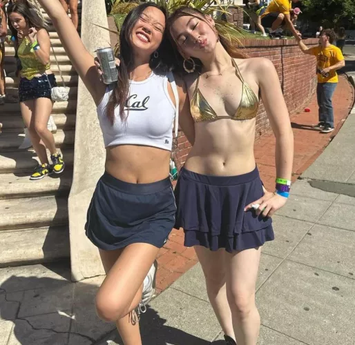 Smashing left or right? by TheBigWhiteCatcus