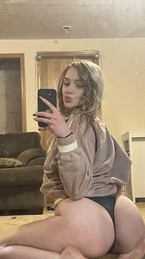 Sophia_m267 Snap me if u are bored I will send some.. by RemarkableTank4849