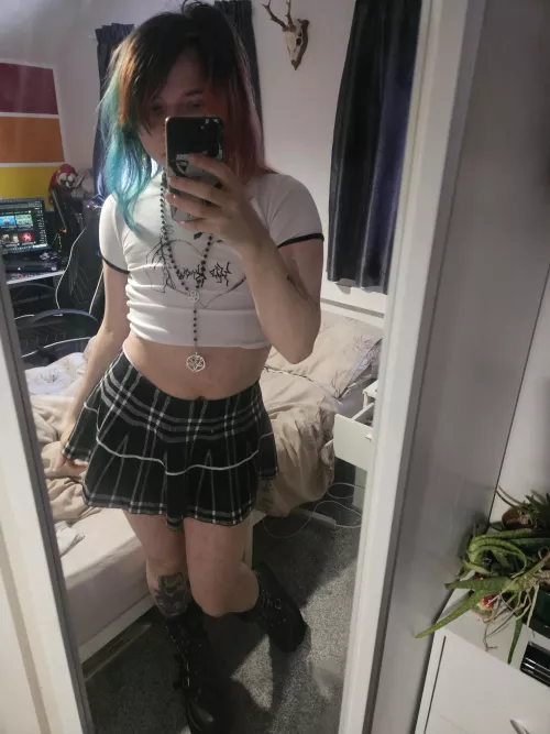 Tell me I'm a pretty boy? 🥺👉👈 by Queeran_The_Cloud