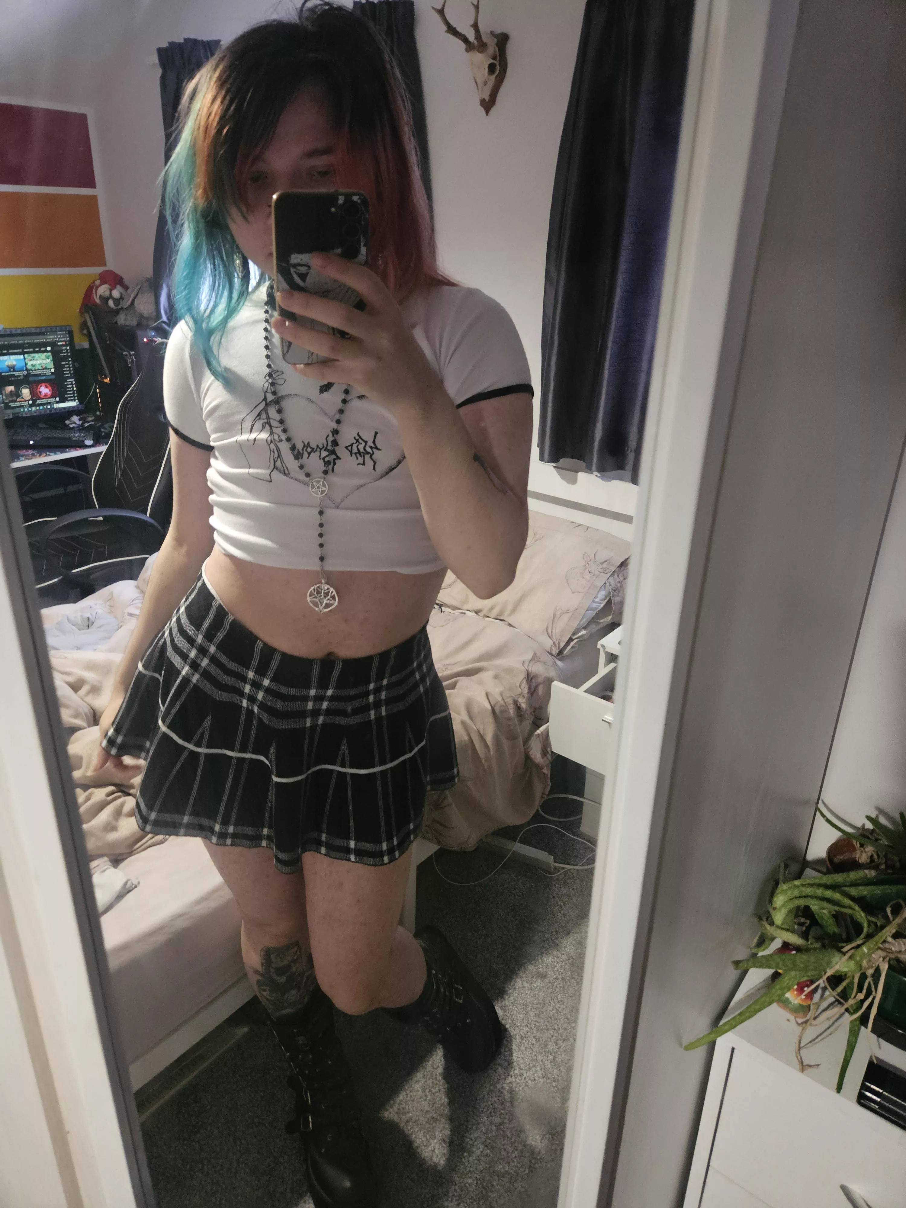 Tell me I'm a pretty boy? 🥺👉👈 posted by Queeran_The_Cloud