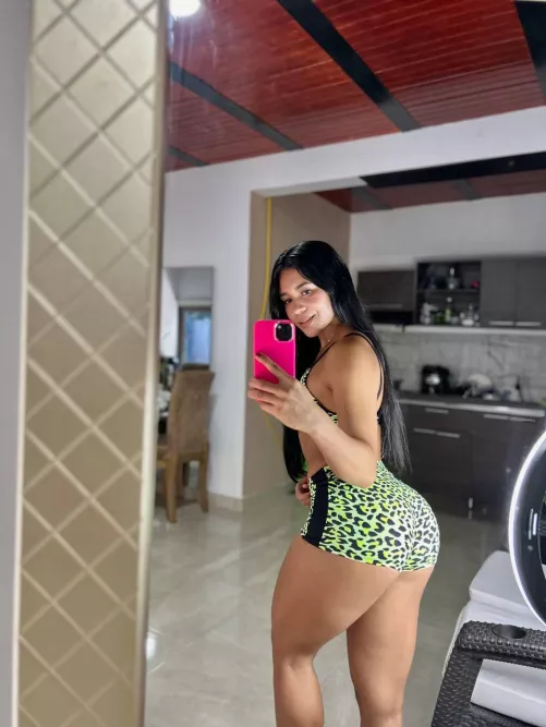 The perfect legs don't exi- by Clarissa_Joan