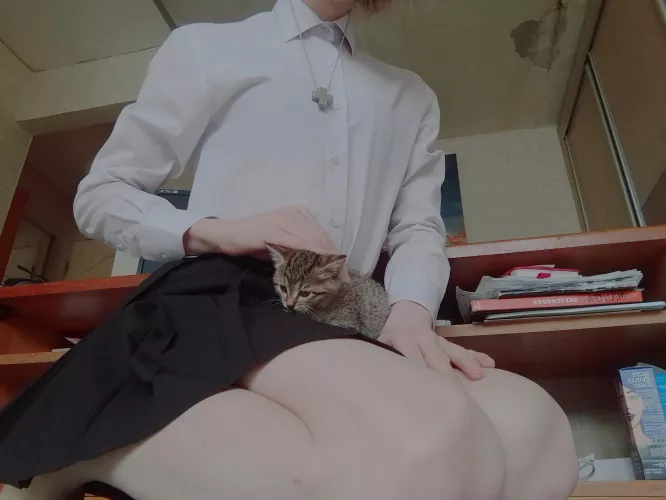 A little kitty sitting on my hips :3 by MikoGolubitskaya