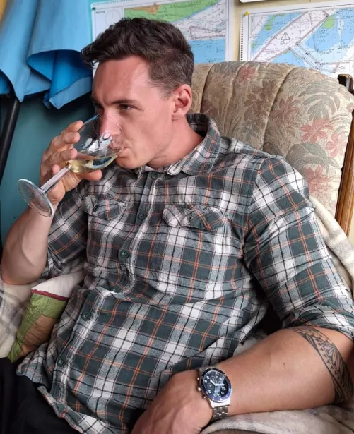 Apparently I have nice forearms? 🤔 by themorganator4