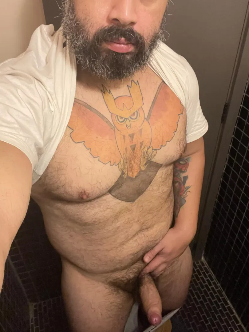 Boss makes a dollar, i make less than a dime. That’s why I post dirty pics on company time by Key-Departure8490