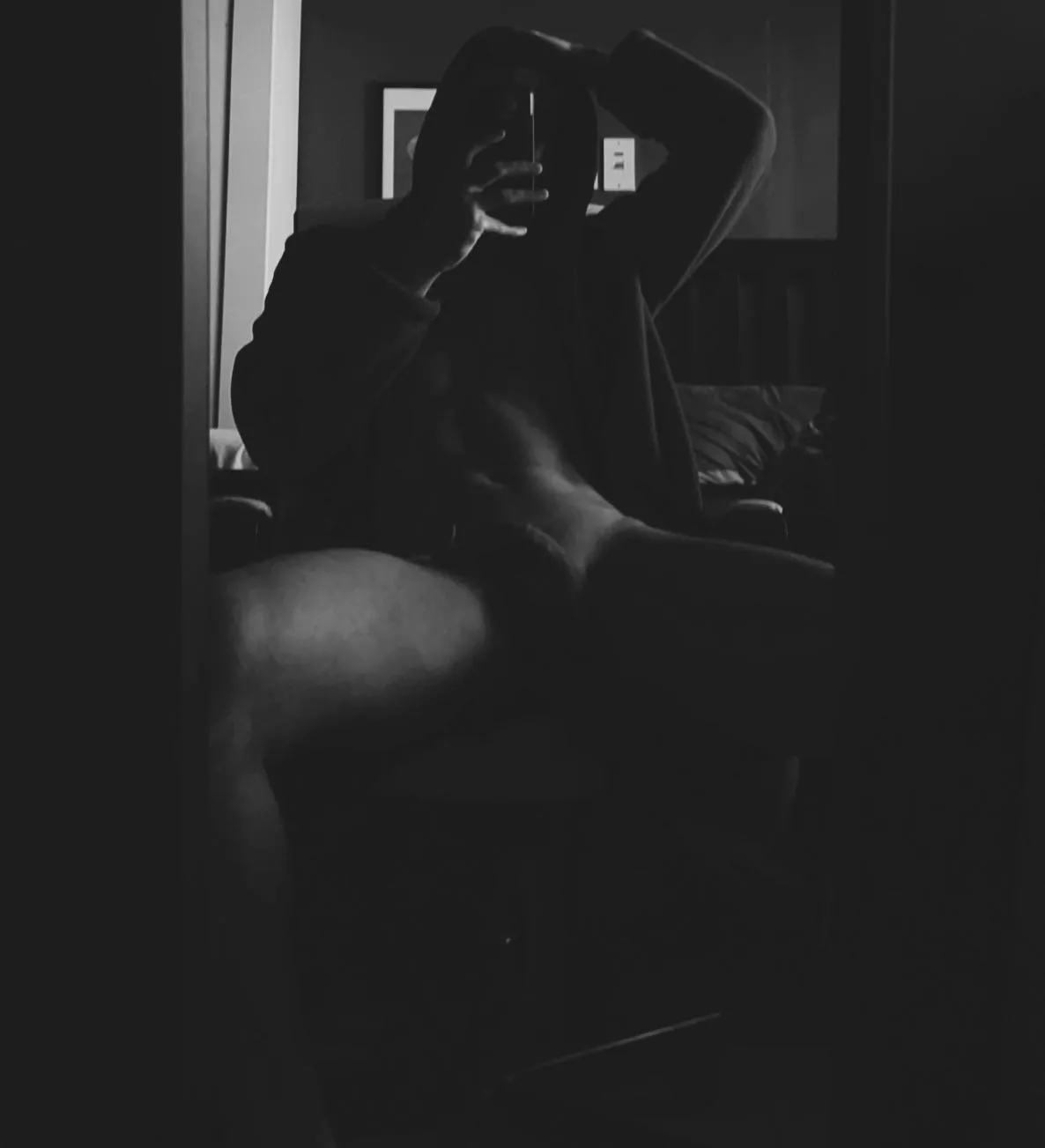 B&W Mirror posted by yasat-r