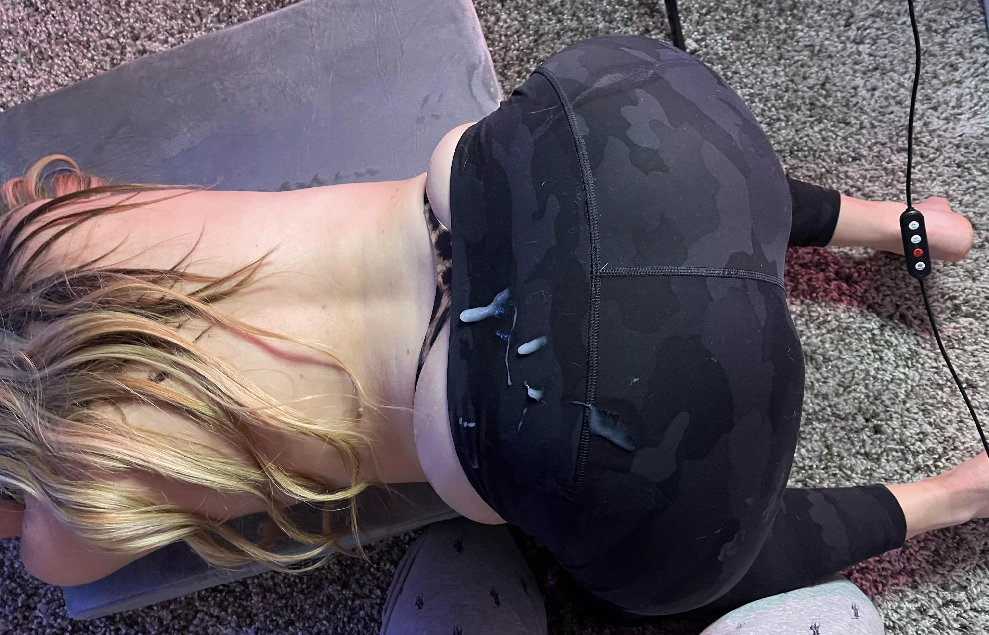 Cum on my camo leggings posted by angelsolexx