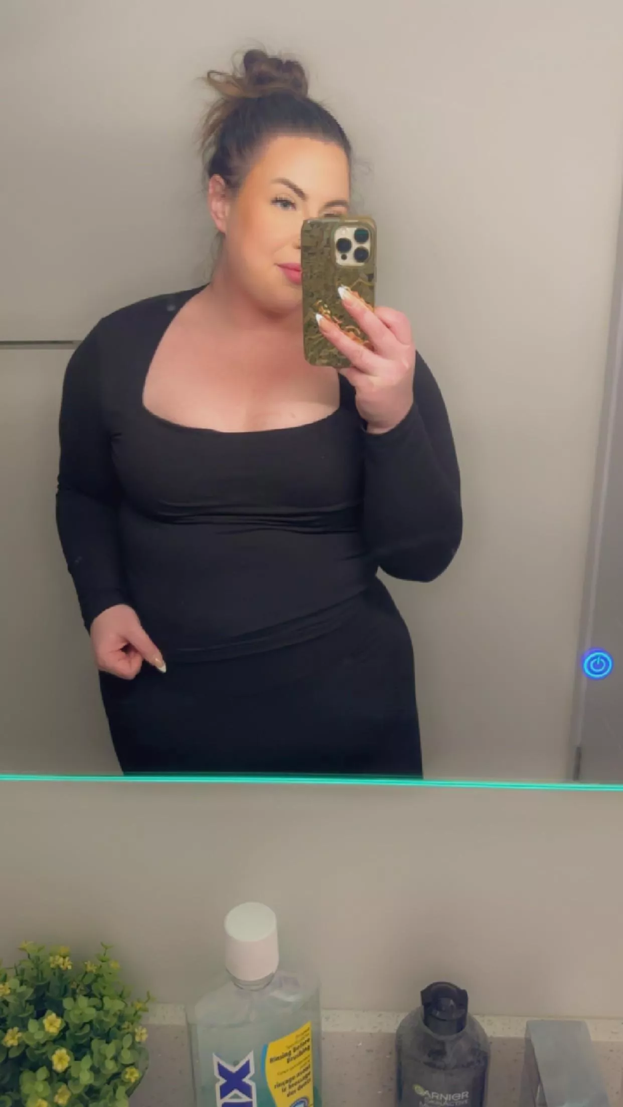 Everything looks better off posted by Princess_Cloveer