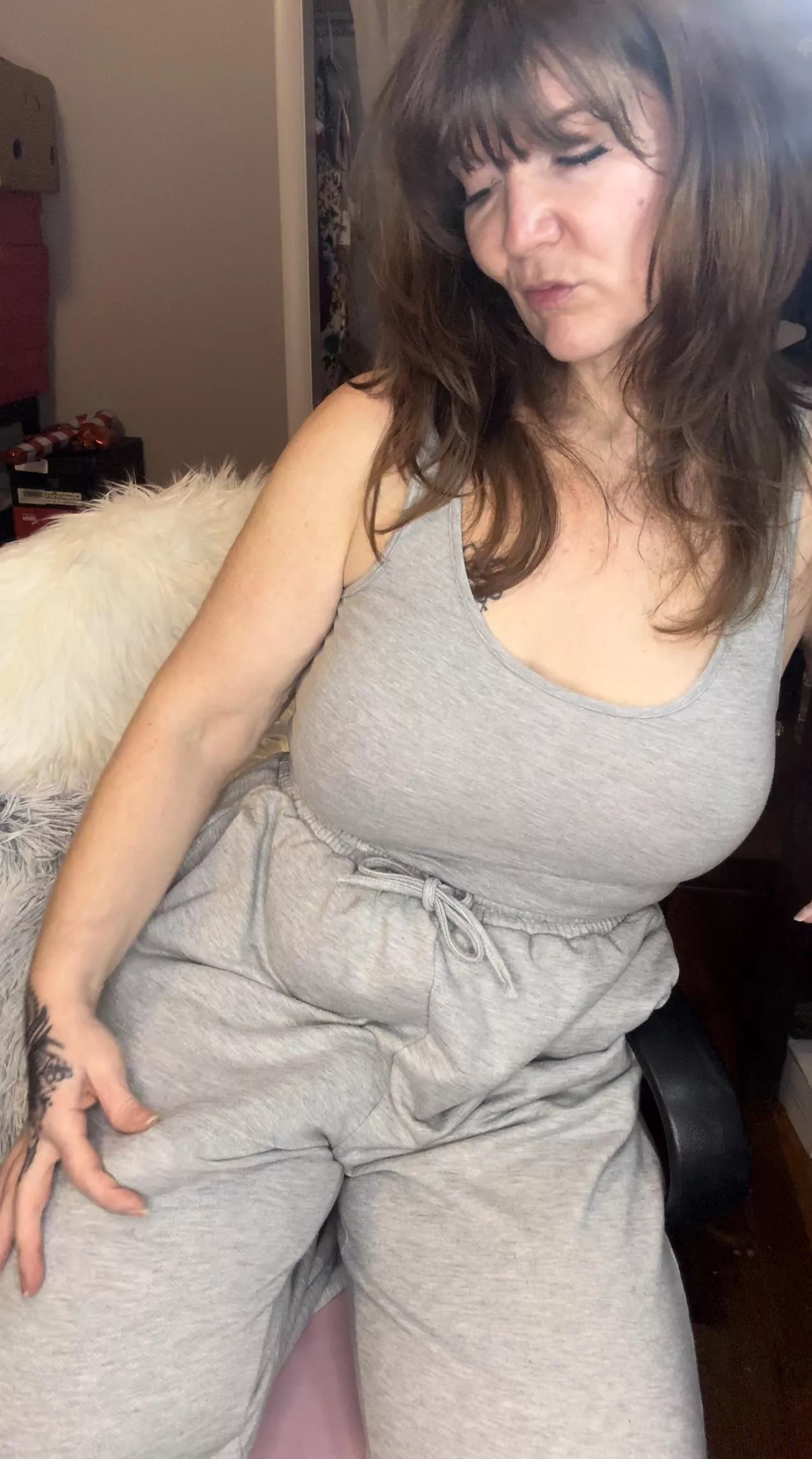 Grey sweatpants are the best! 🍆 posted by AverageAny3612