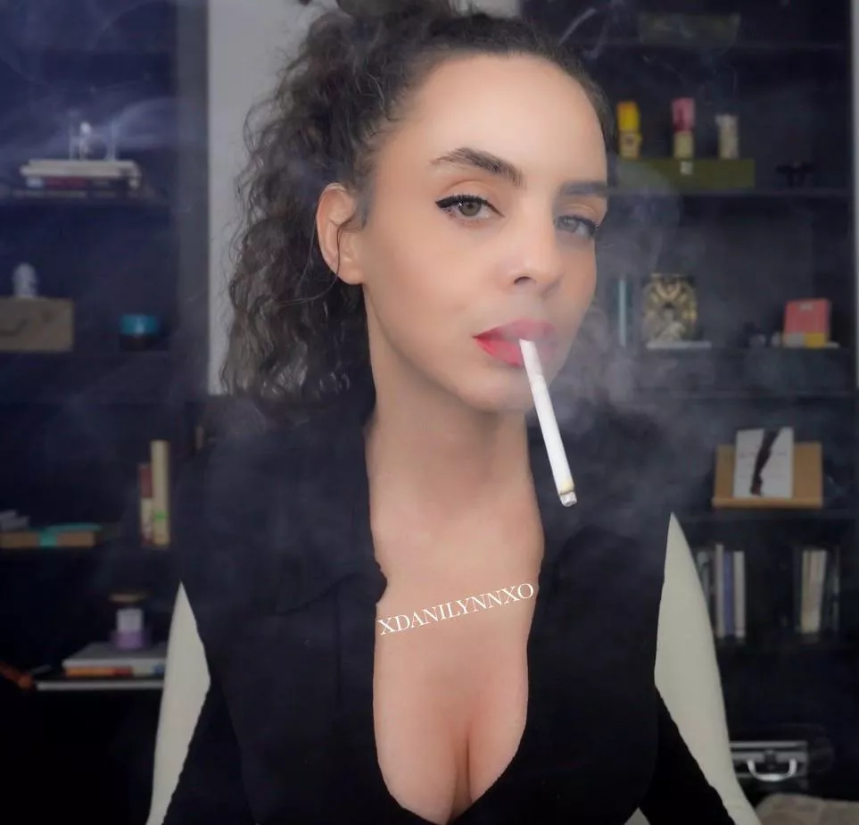 Happy Friday 💋💨 posted by DaniLynn8888