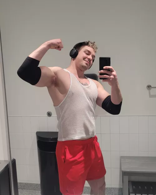 Have a great weekend bros 😎 by baraboyfrend