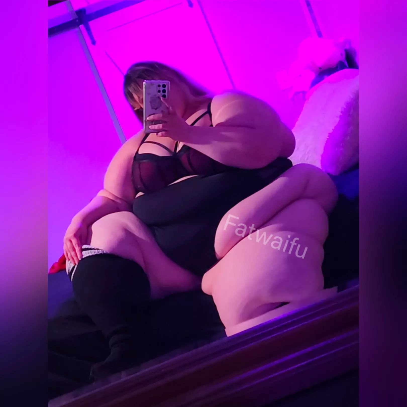 Hiii I'm here and I brought cake posted by itsbubblybooty