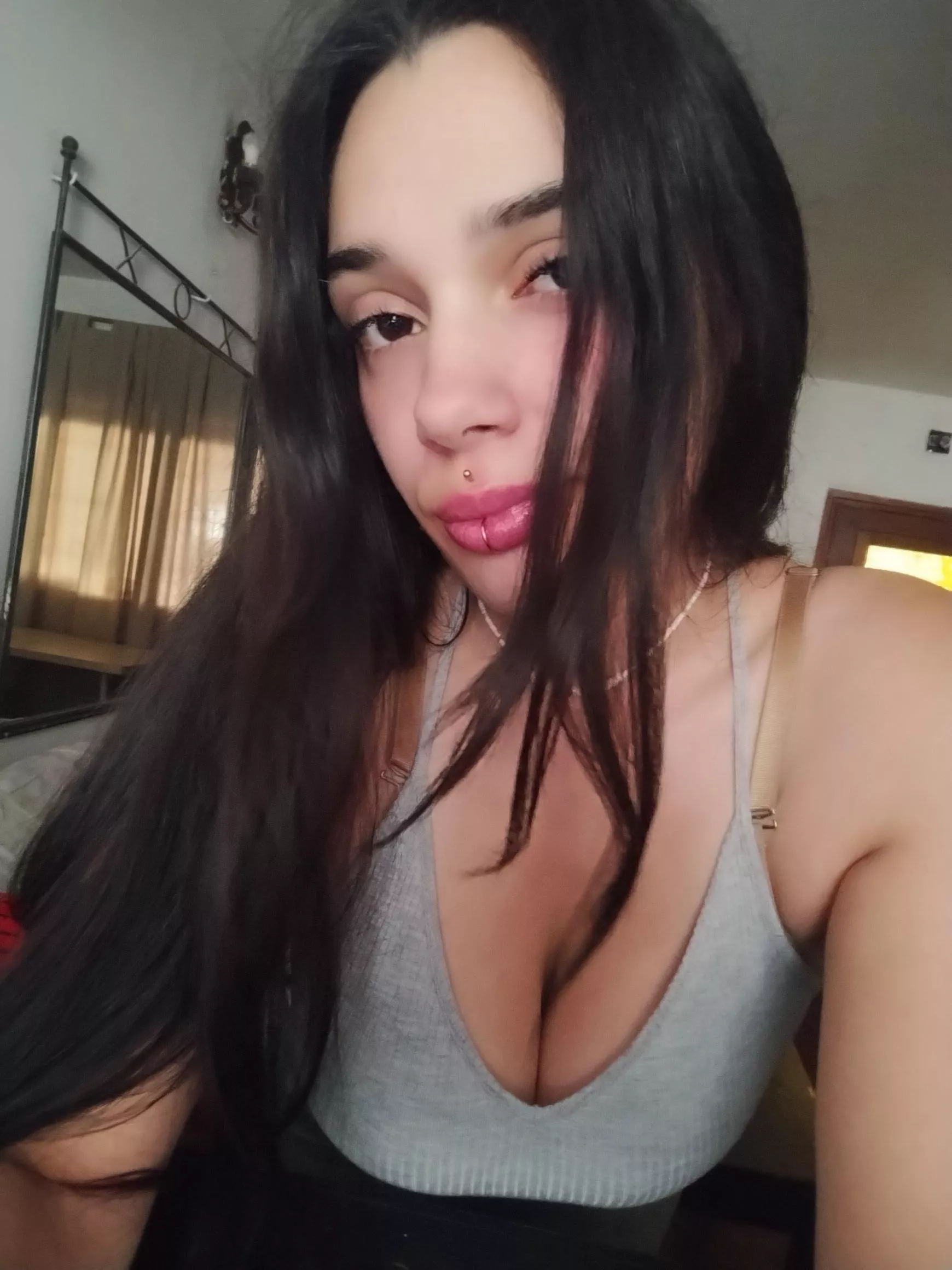 I know what you're looking at posted by queenkitty99