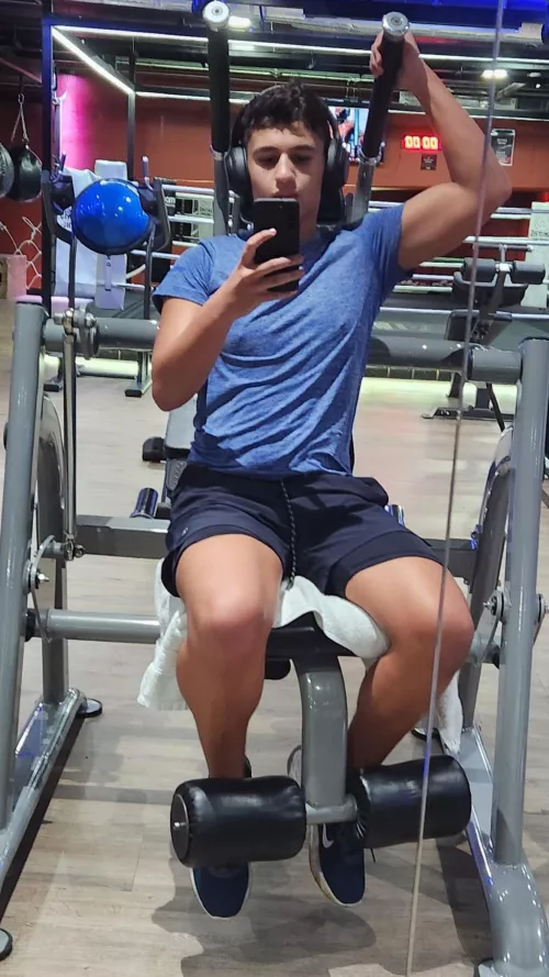 I might have a gym pic problem 😅 by throwawaygayqna