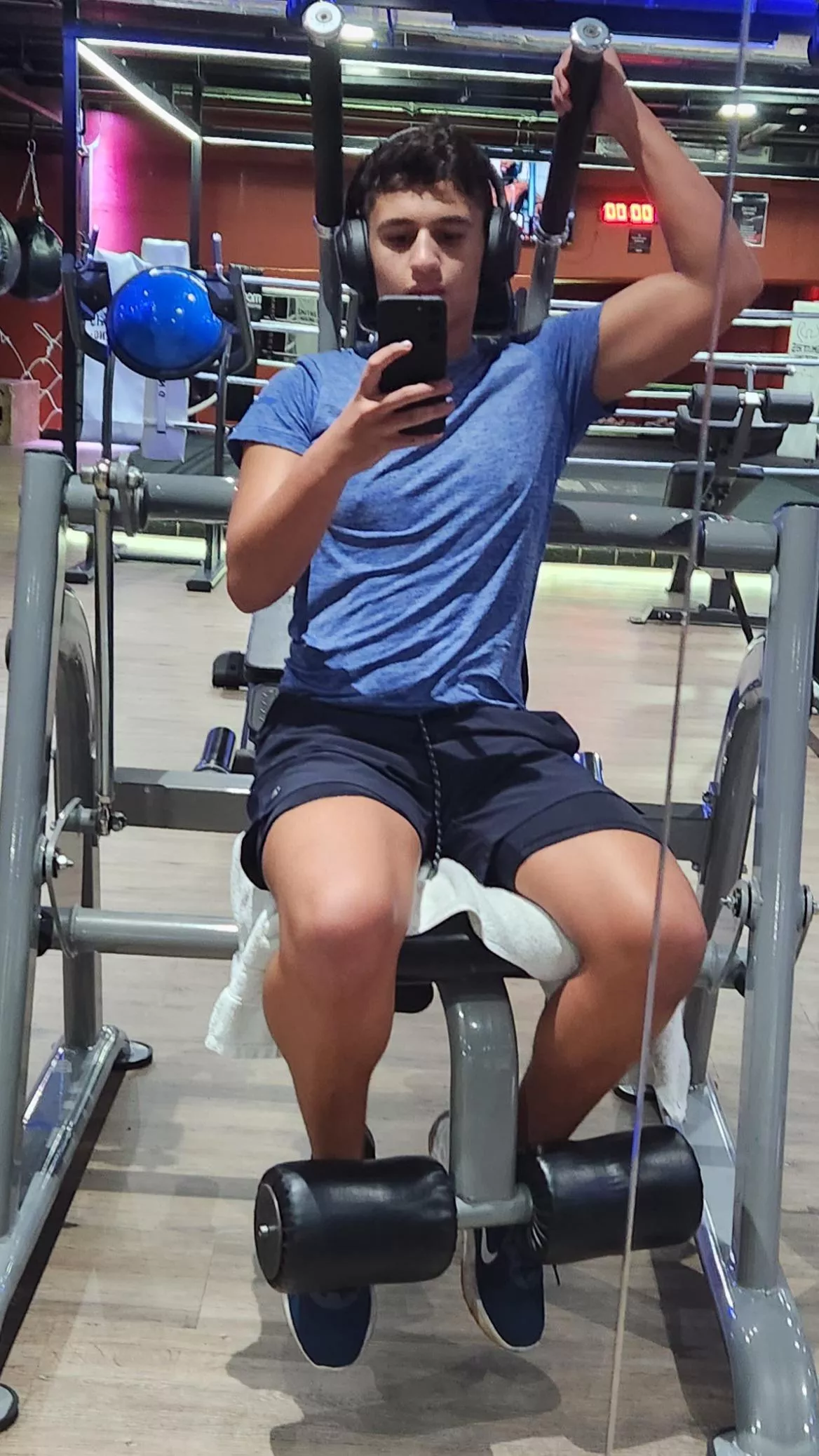 I might have a gym pic problem 😅 posted by throwawaygayqna