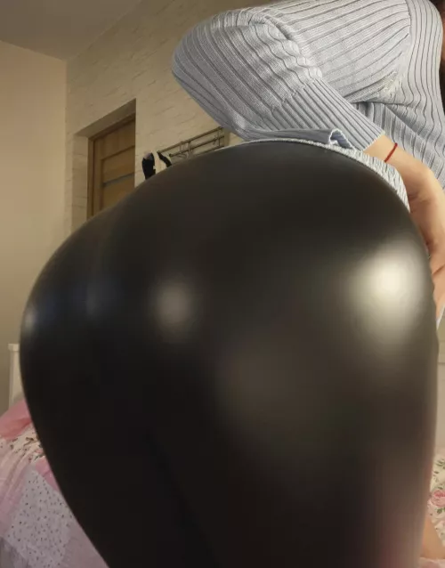 Juicy 19yo wasian ass🤭 by youngvixxen