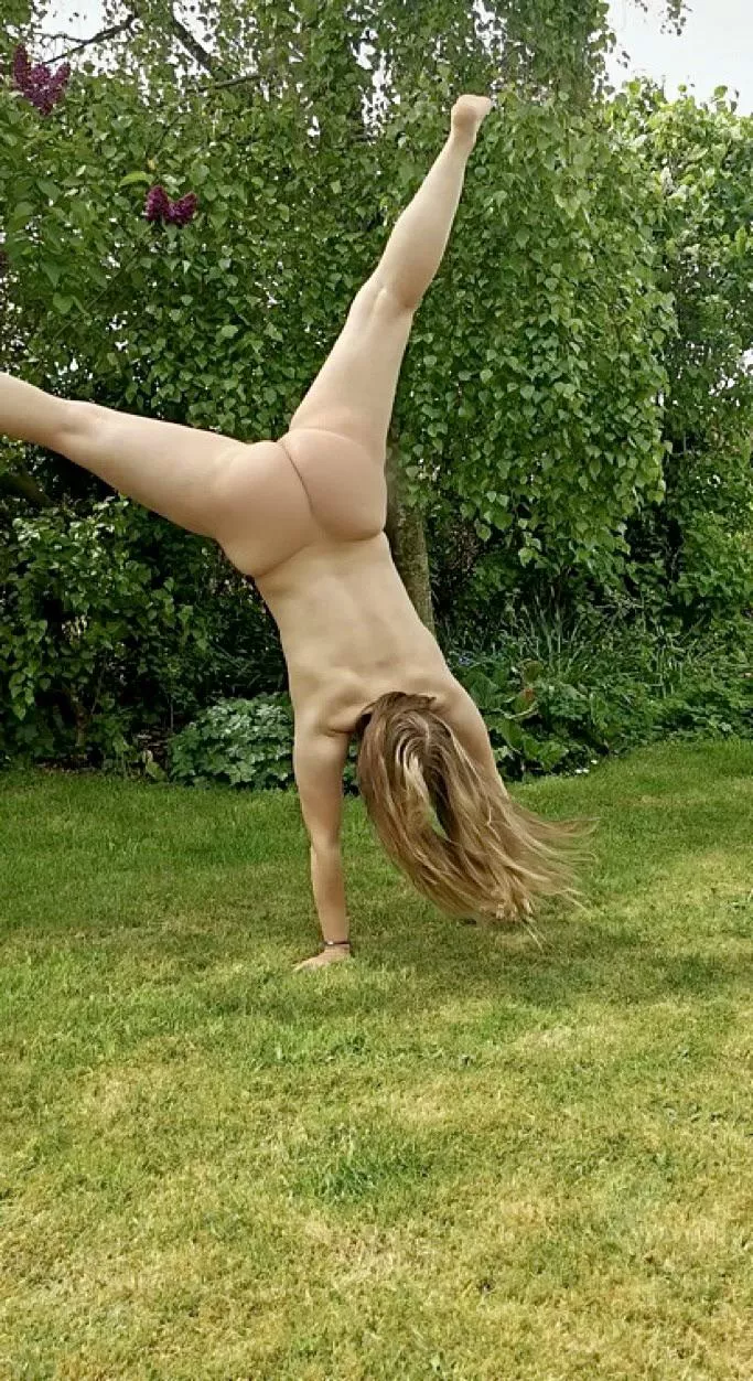 Morning exercises are better naked posted by NakedCountryGirl