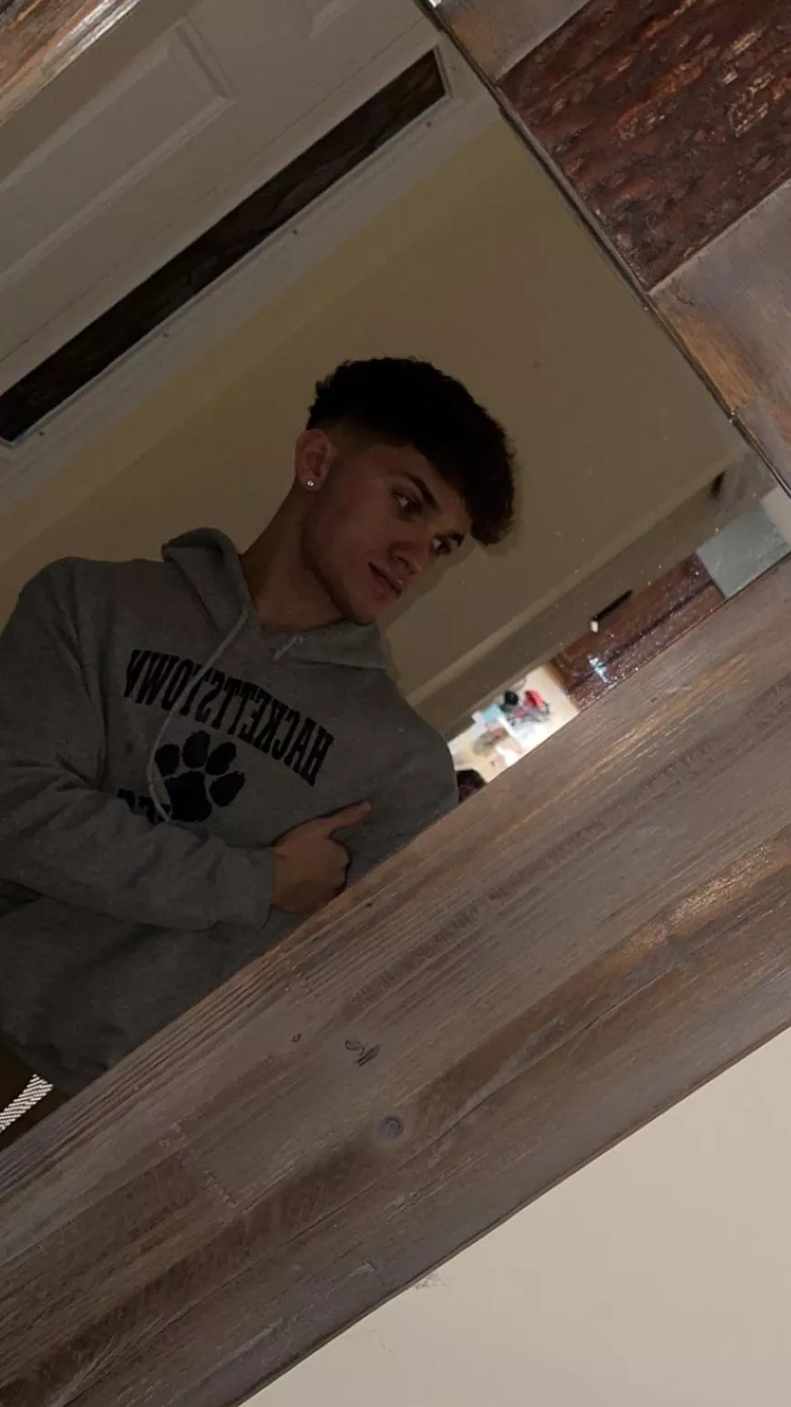 not sure I’m liking this haircut, feeling sorta insecure with the super short sides 🥺 posted by Irradiantz