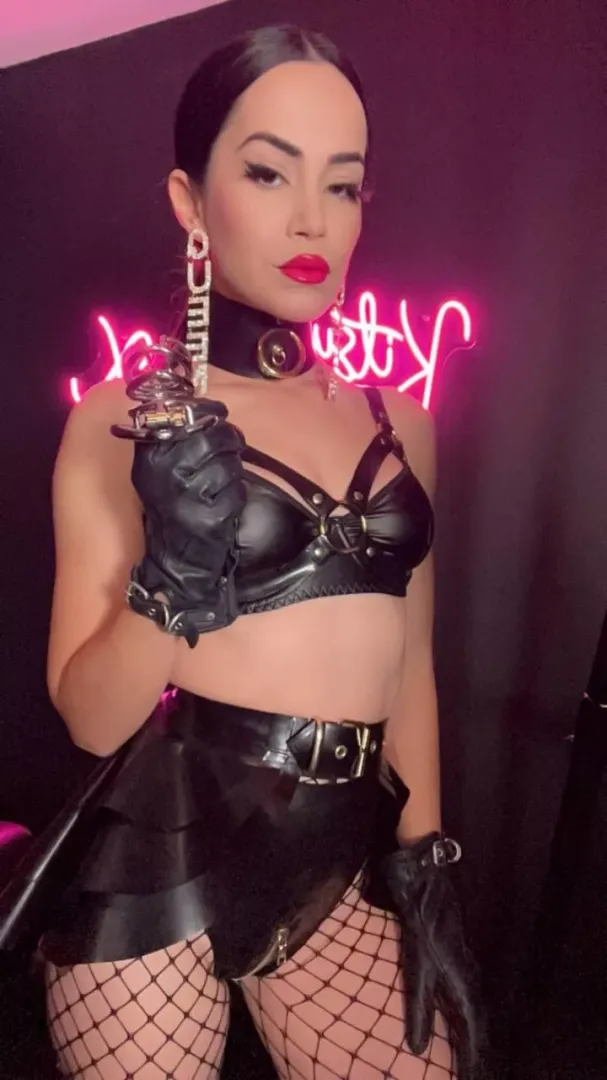 Ohh poor baby, I wish you could fuck me too, but your little baby dick is just too small, go get the strapon🍆 posted by gnjecavogzq