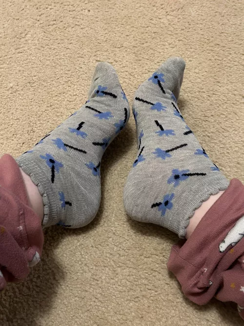 [Selling] [US] These frilly grays could be yours! Care for a sniff? by Moon-Sugar-Soles197