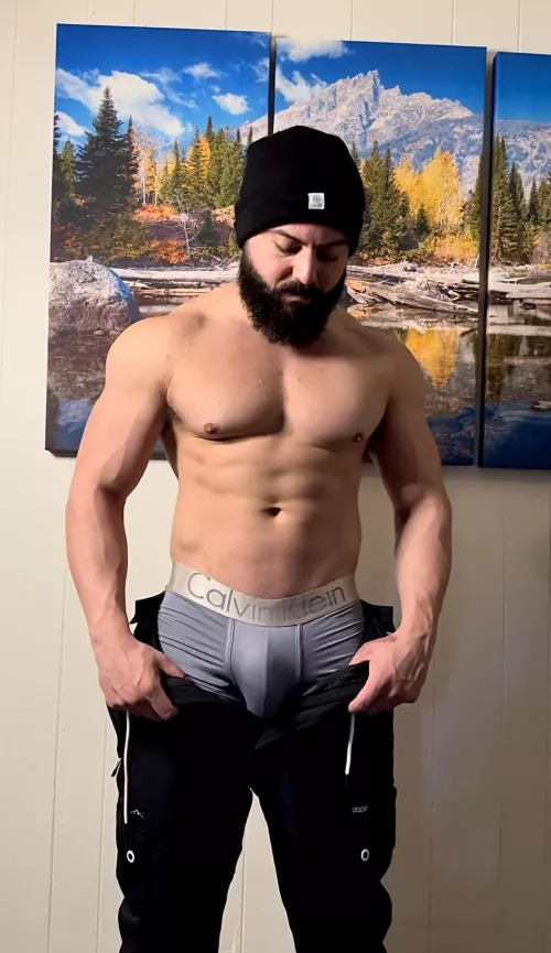 Time to go snowboarding by Mightbesterling