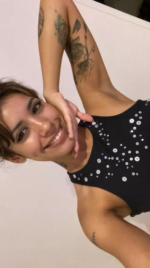 Trying to attract you attention, did it work? by cindy_red