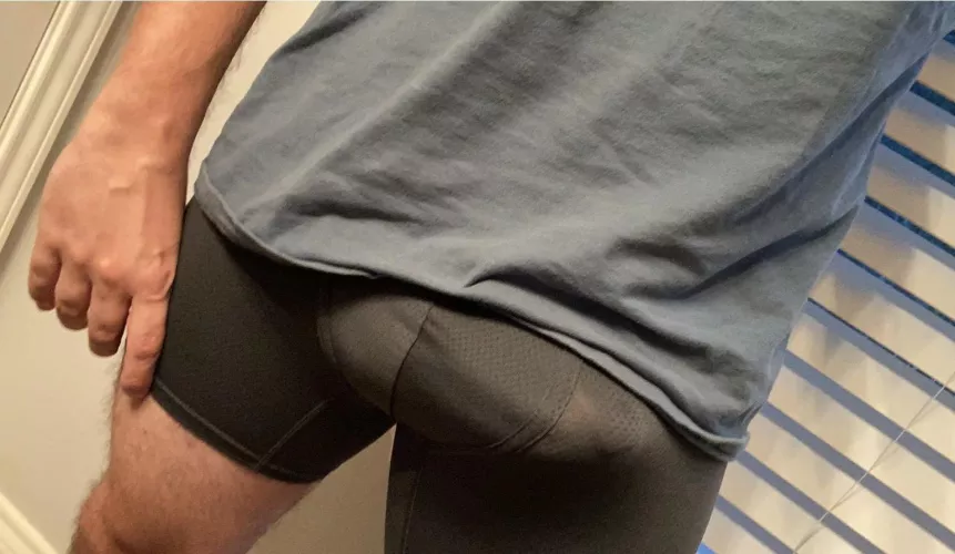 Wants to burst out by schlongtime