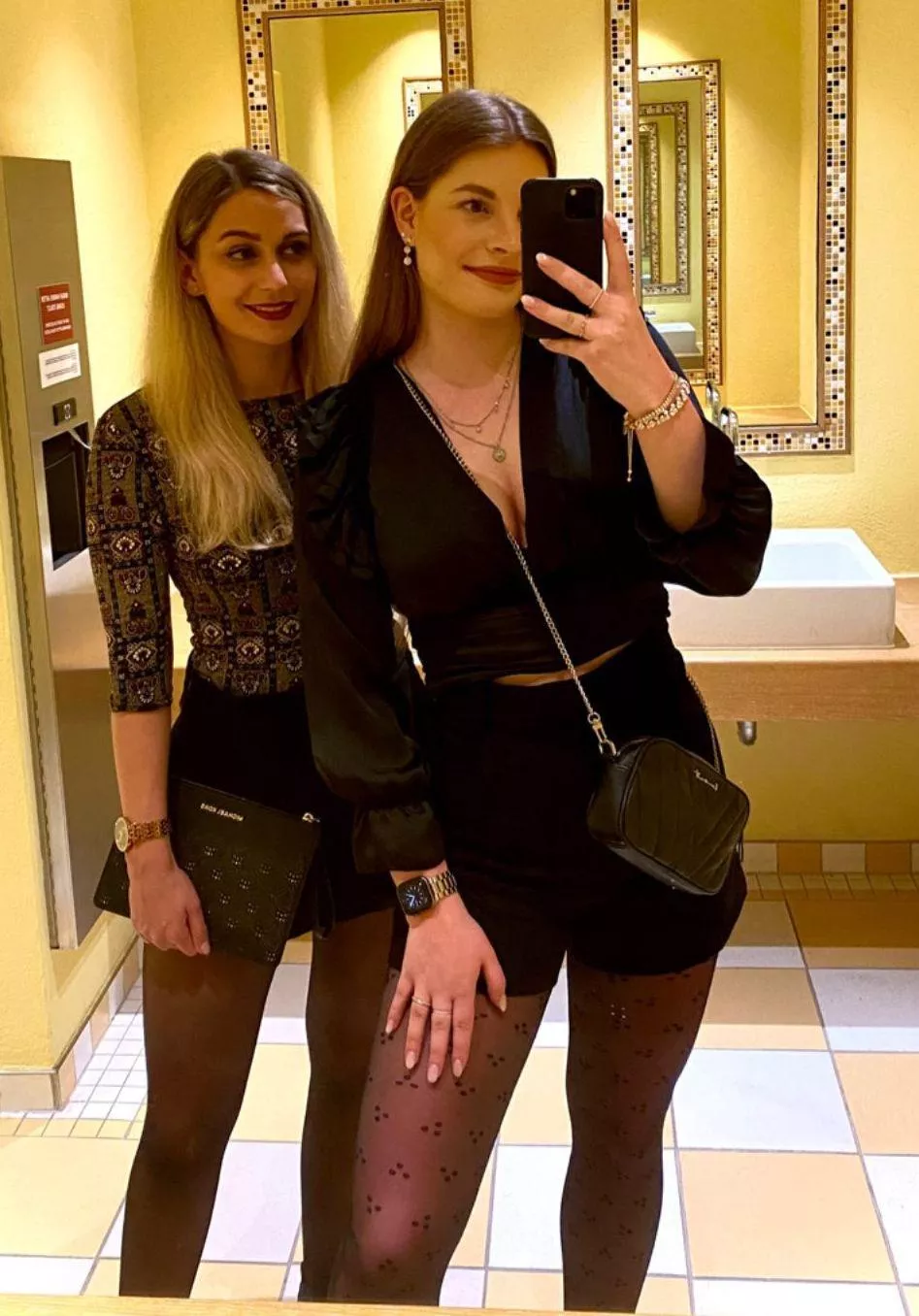 [2] Girls on a party posted by phonyBrunt