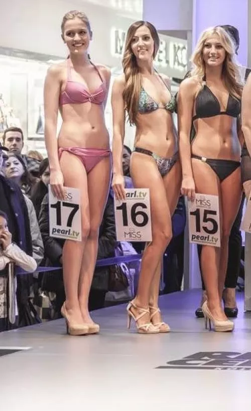 [3] in Bikini by phonyBrunt