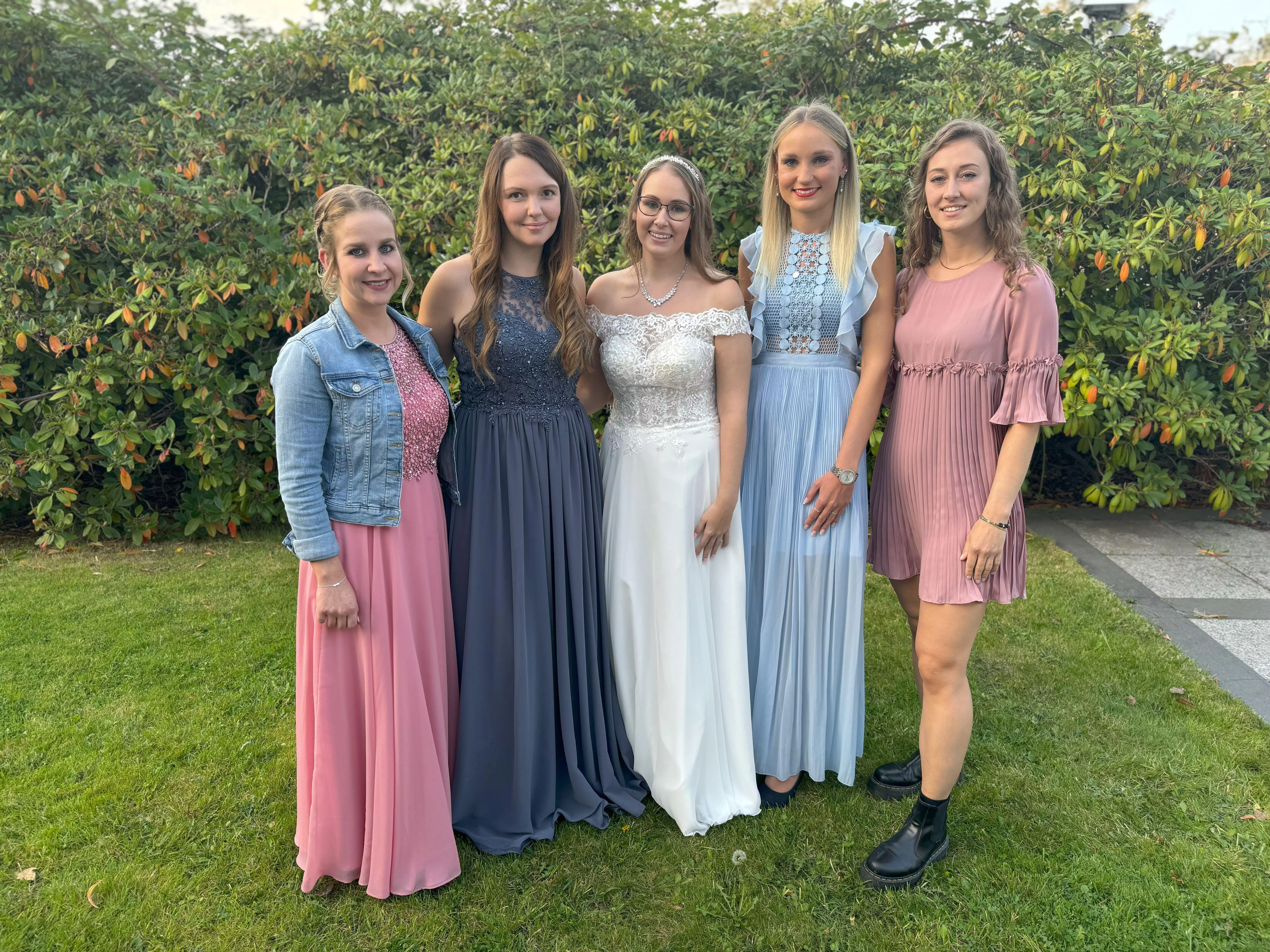 [5] Wedding Party posted by phonyBrunt