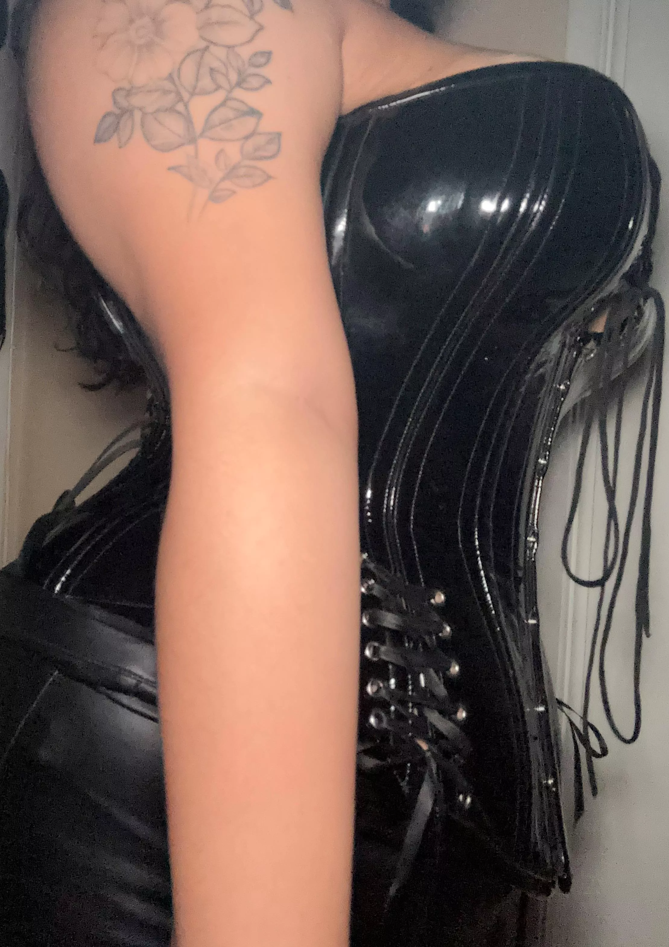 A close up shot of this overbust corset posted by yummmicecream