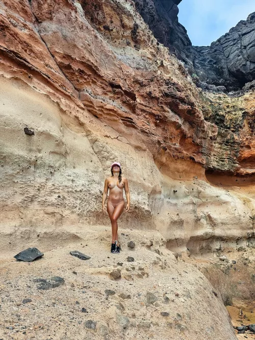 Camouflaging skills practice. If you can see me, I need to practice some more hahaha by WWKaye