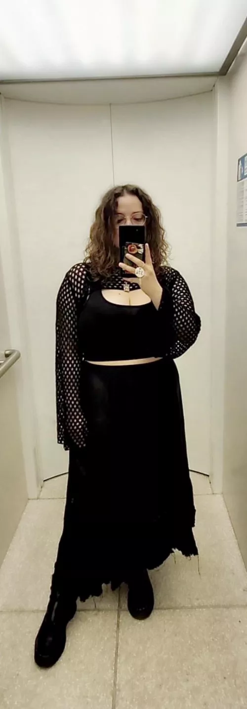 (f) Im into older men by Salty_Tune_9558