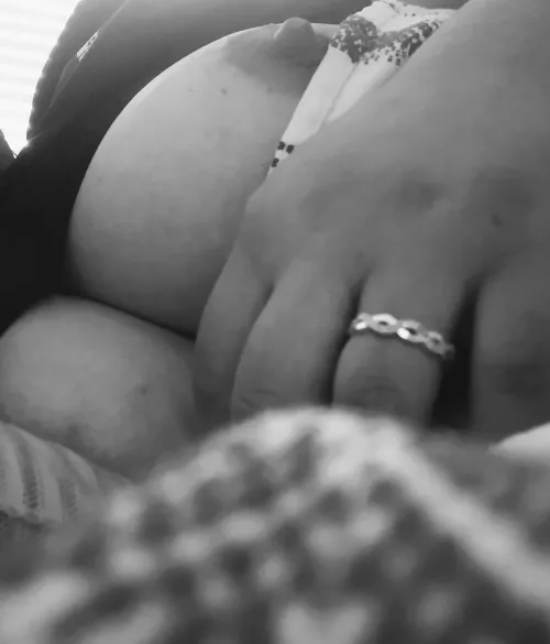 First time sharing I'm exploring my bi side, super nervous. by Dream_Weaver23