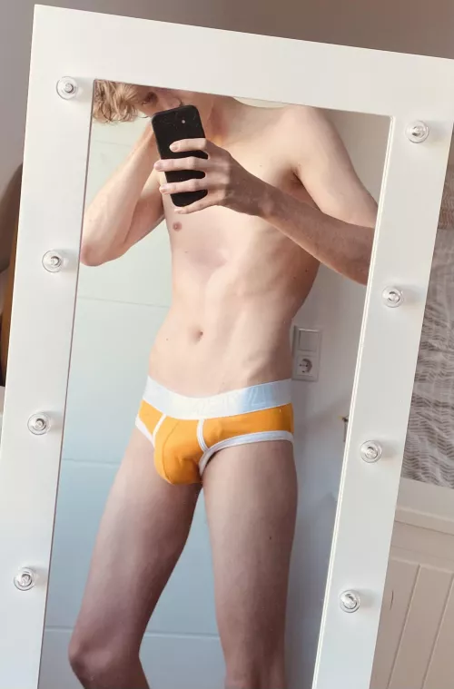 Have a good weekend ☀️ a little bulge for you 😊 by thetinkerling