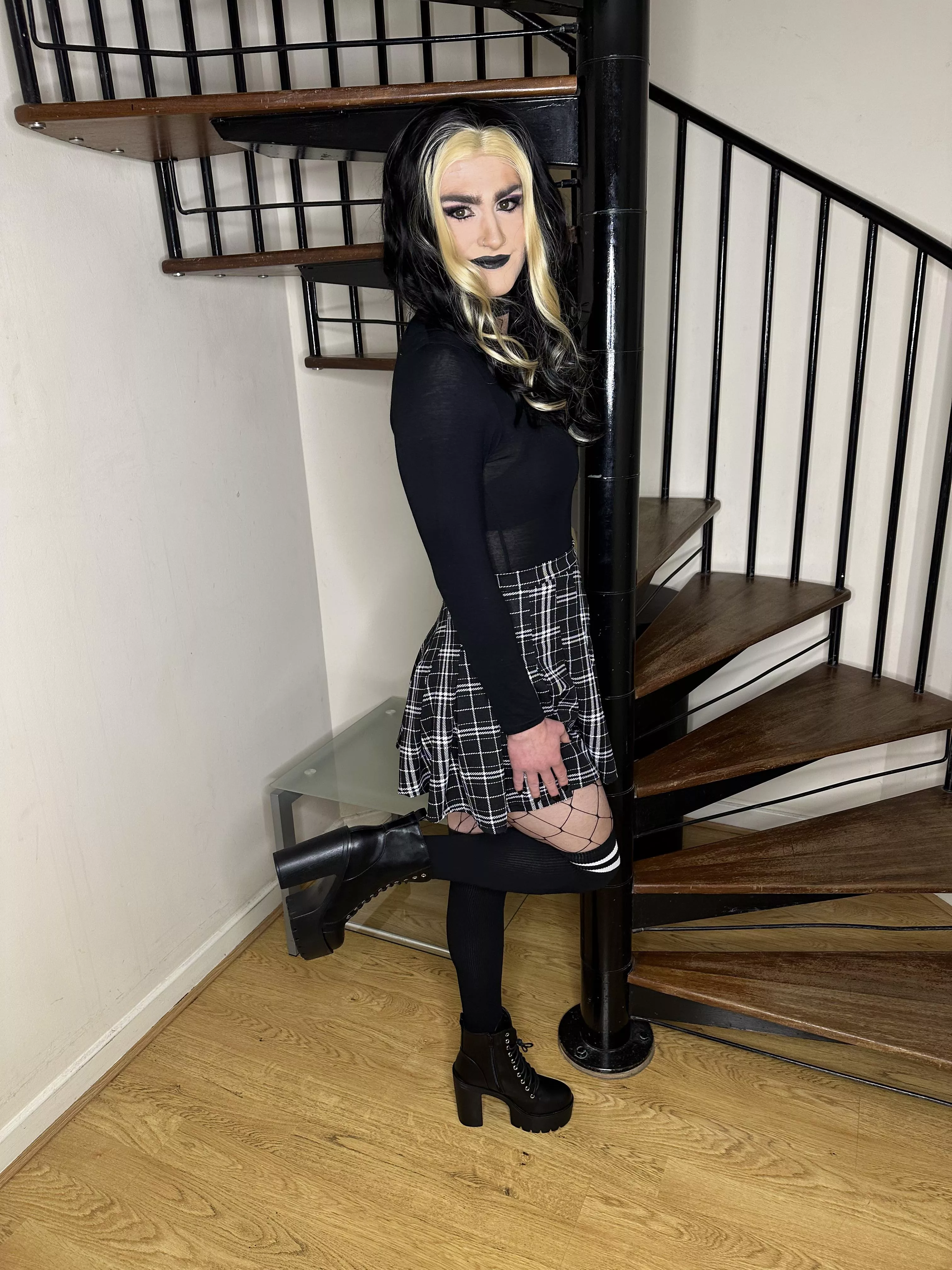 Have a good weekend everyone! 🖤 posted by HarrietAllure__