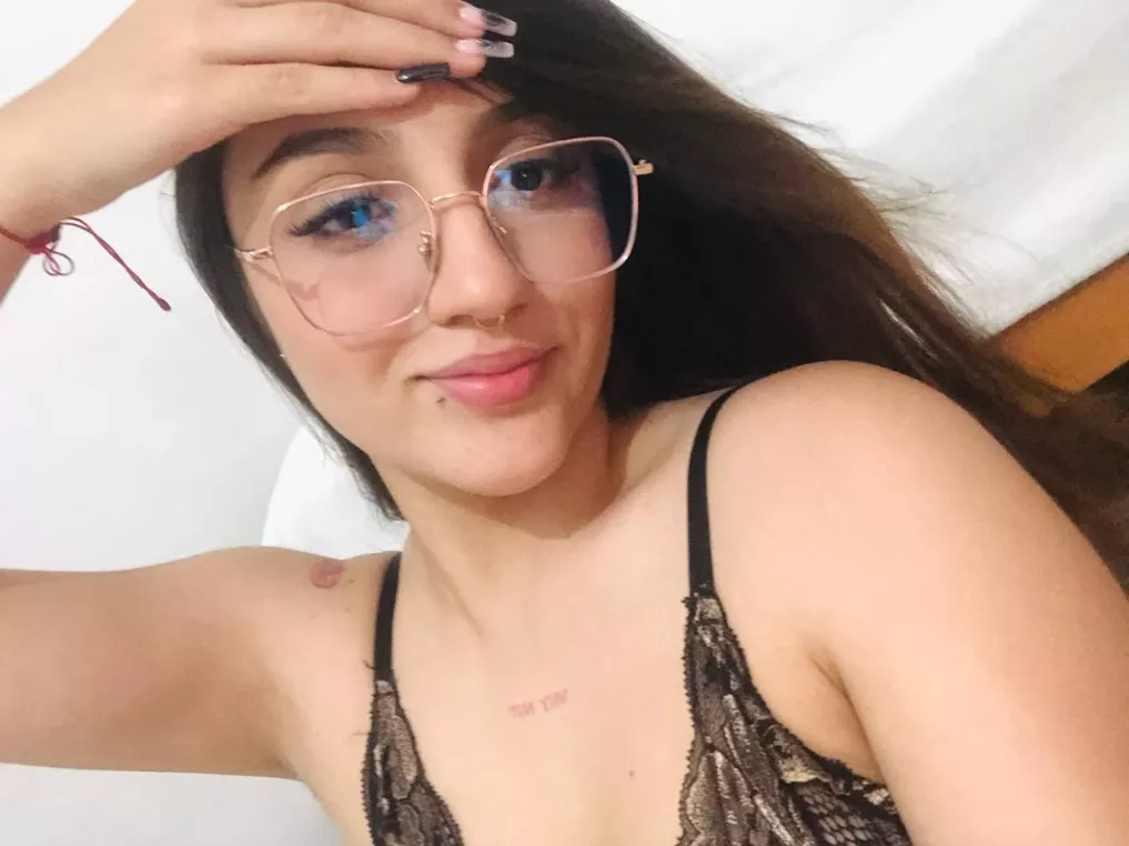 Hey its me, the girl next door posted by fehattakoroh