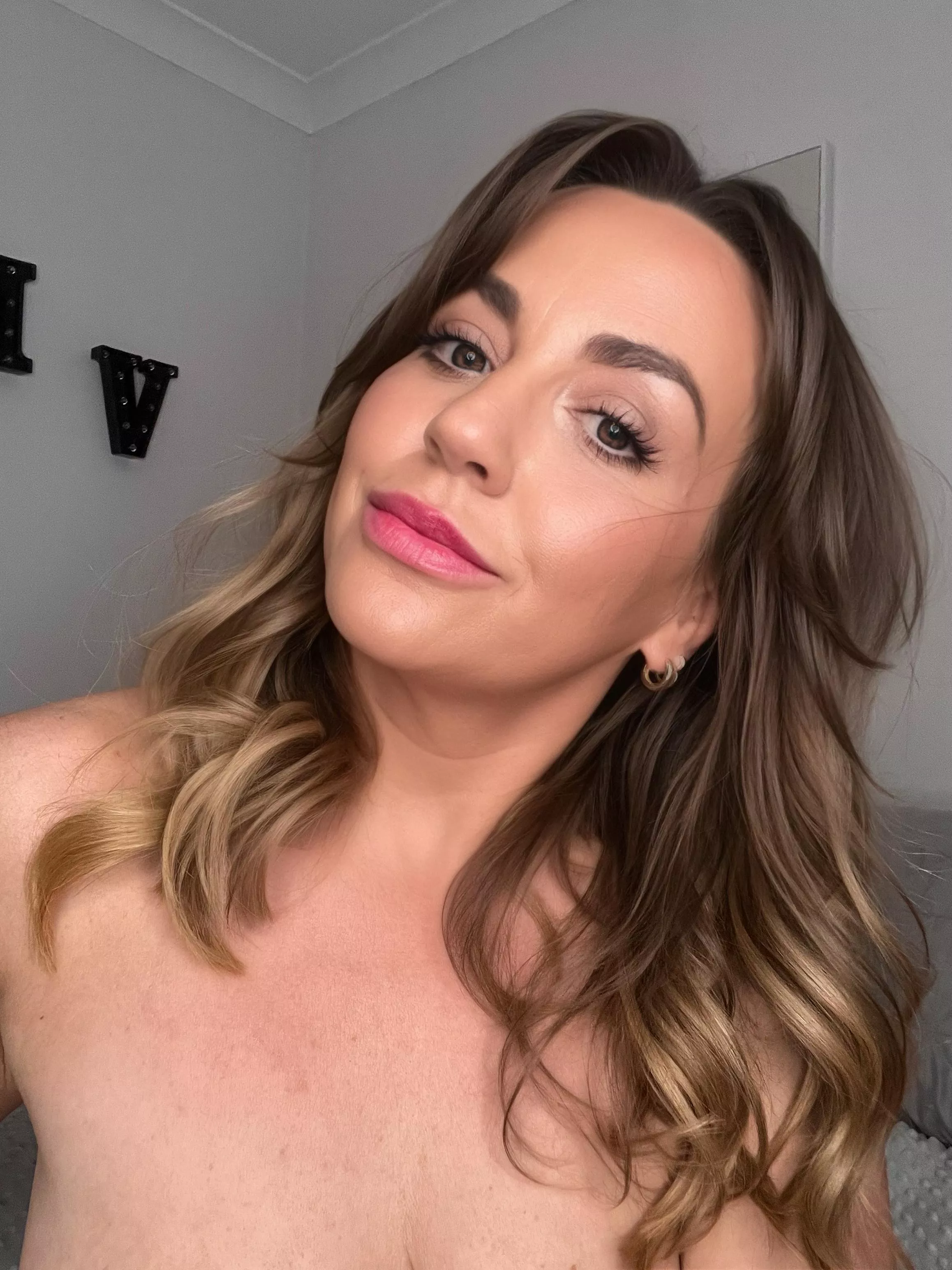 Hope my mid-40s mombod can still catch your attention posted by MamaMiaV