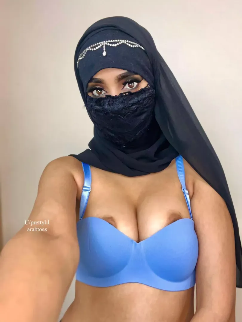 Hope you don’t mind my nipples peaking out posted by prettylilarabtoes