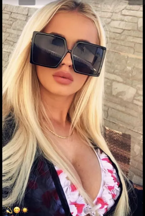 hot blonde by Valuable_Smell_5858