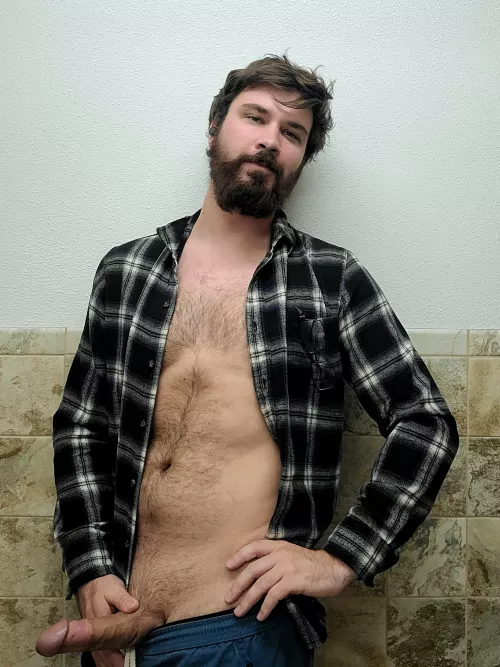 I feel my cock looks irresistibly thick in this photo by decherd