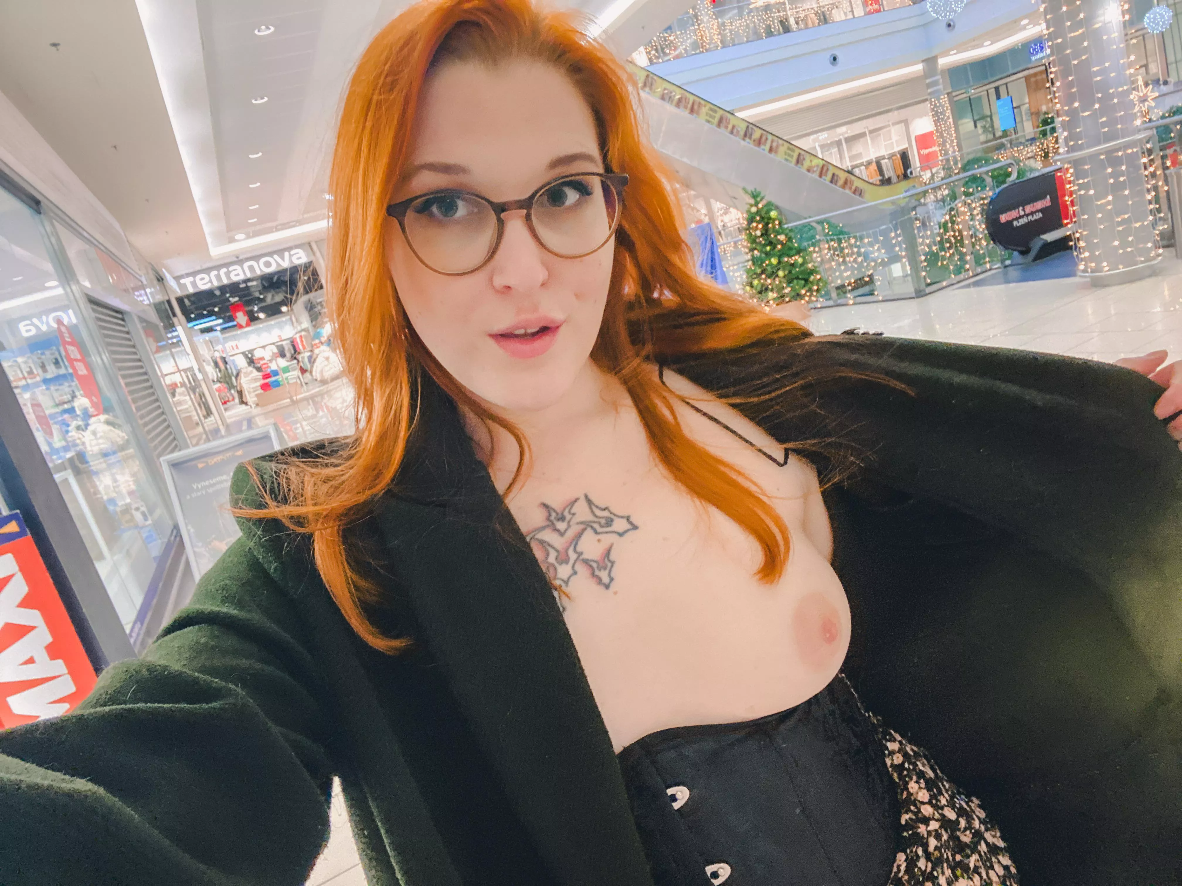 I felt like flashing in the mall posted by RubyWiseSlut
