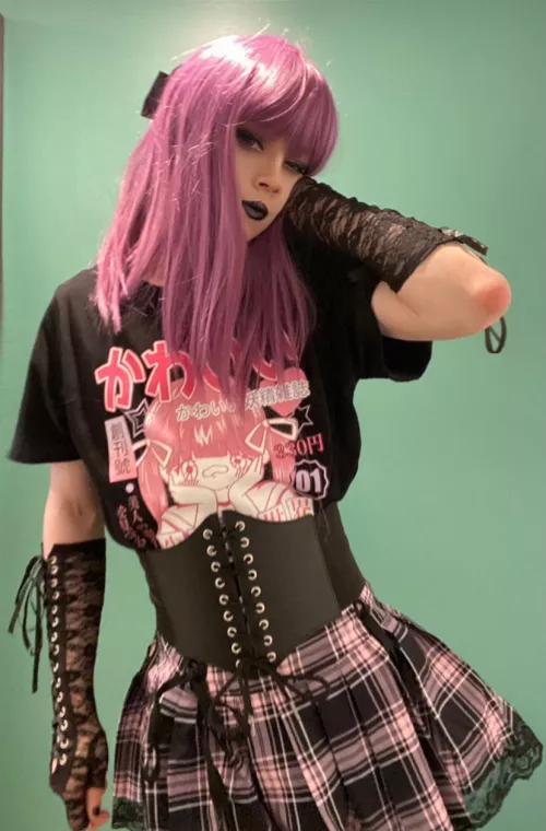 I think the black and pink combo is growing on me🖤💕🖤 by Dry-Apple2493