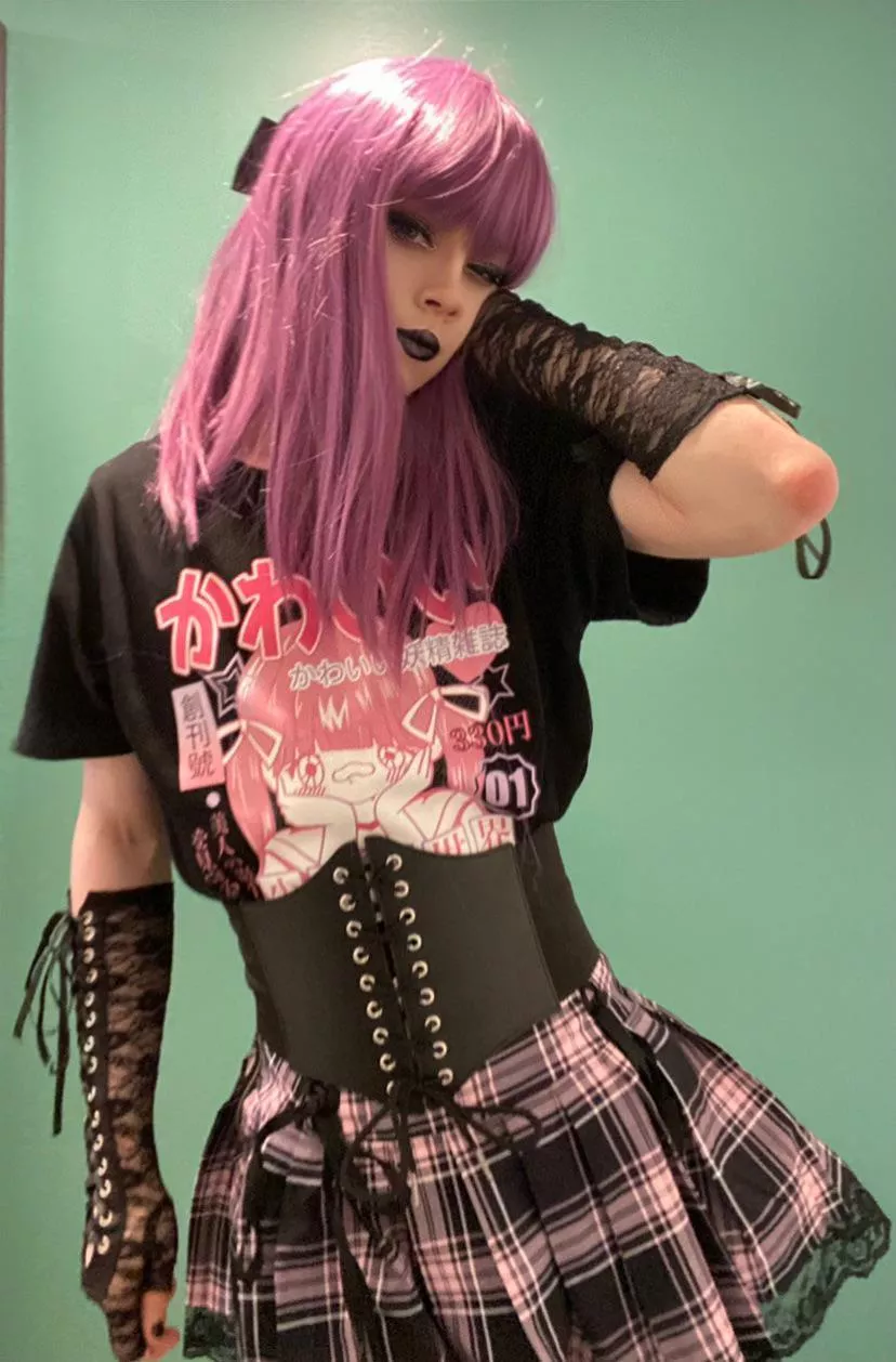 I think the black and pink combo is growing on me🖤💕🖤 posted by Dry-Apple2493