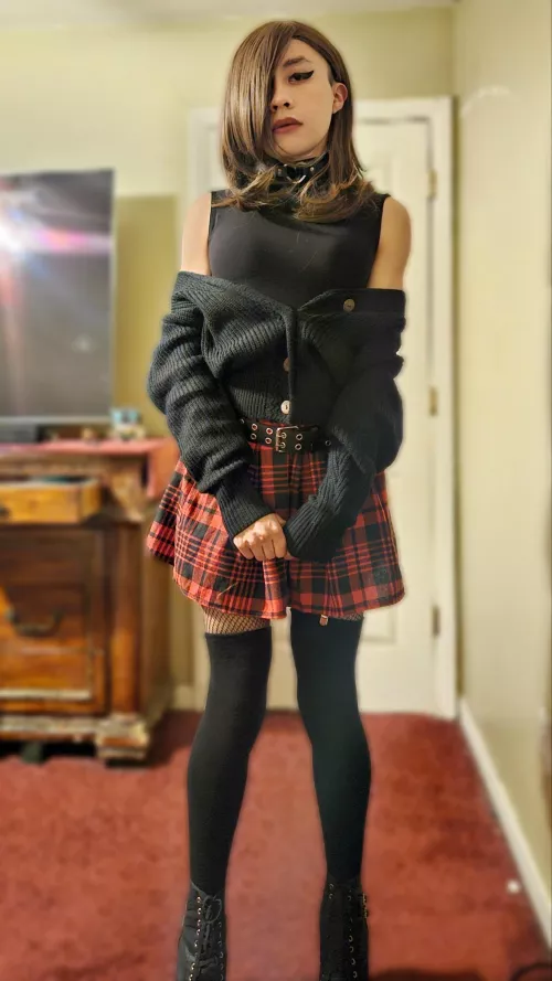 Just a shy pose 🖤 by ehryfb