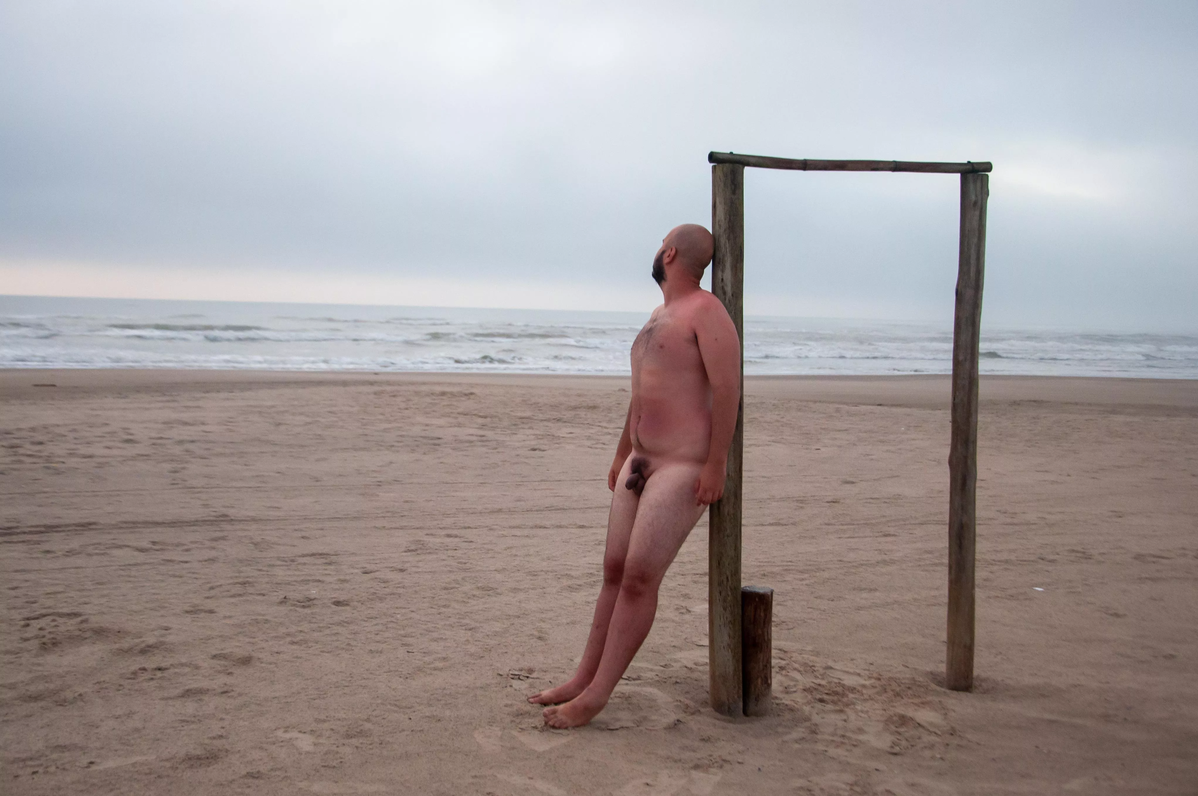 Just chilling at the beach. posted by Monopilo