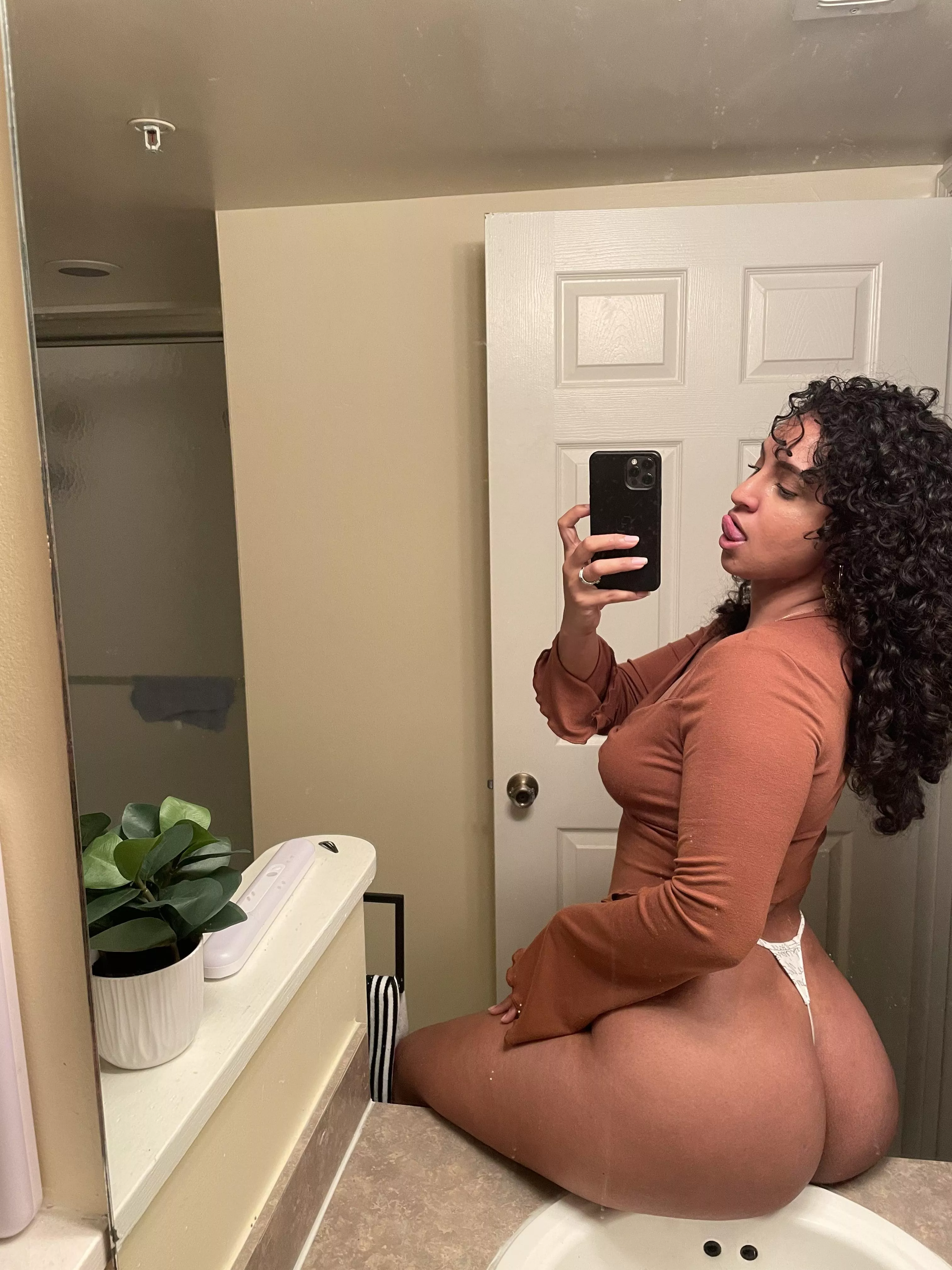 looking [f]or a new gym buddy posted by Clementine-xox