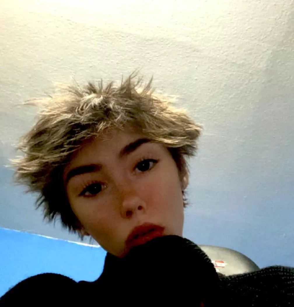 Morning ☺️what you doing today? posted by Femboy4_uu_