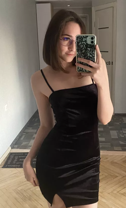 Perfect black dress for the first date by Lexi-Diamondxo