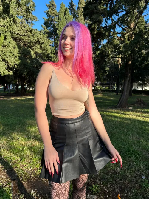 What a lovely skirt by CharmingMistress