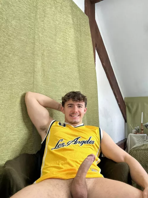 What’s your honest reaction??? by miserablythirstyst